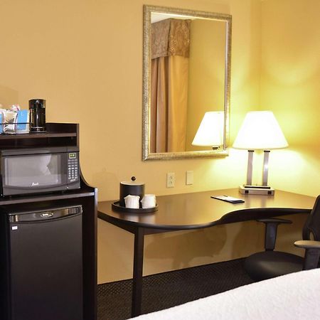 Hampton Inn & Suites Alexandria Exterior foto