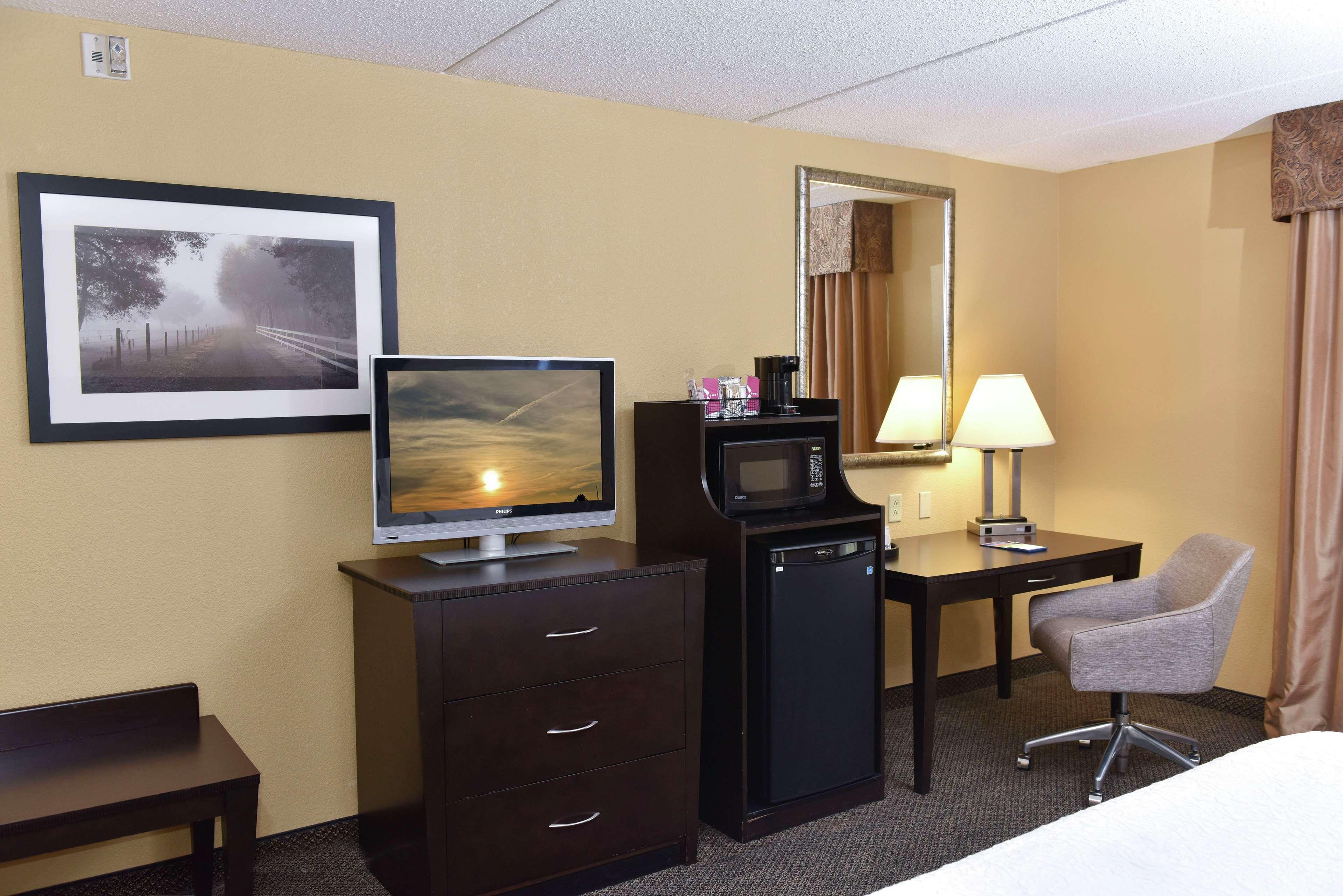Hampton Inn & Suites Alexandria Exterior foto